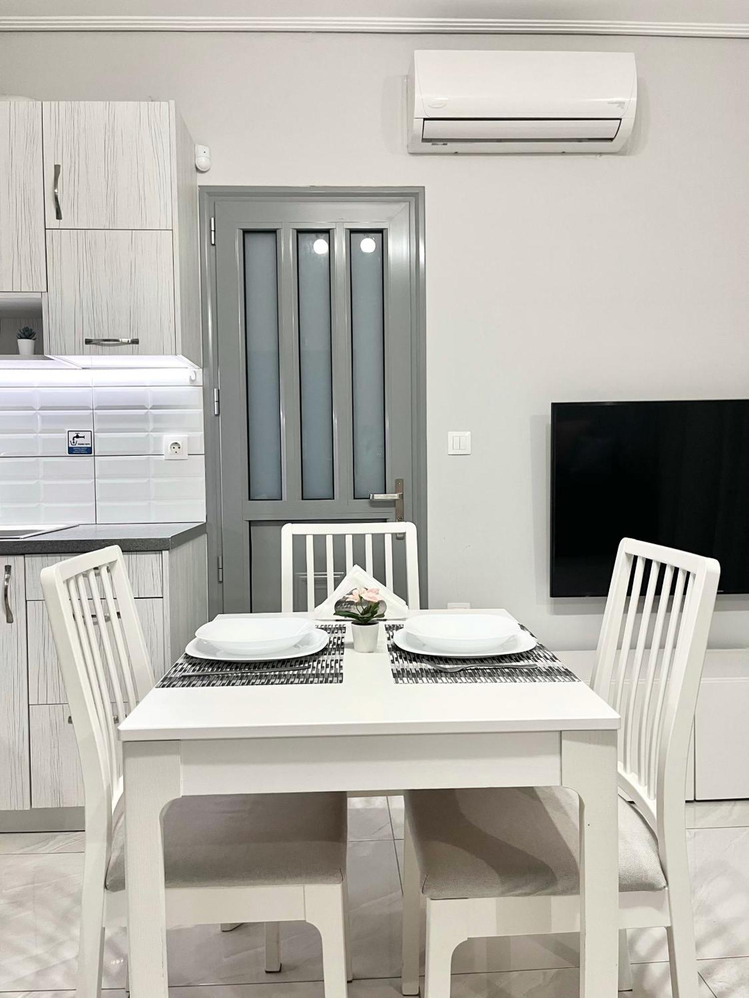 Blueline Apartment 3 Лоутраки Экстерьер фото