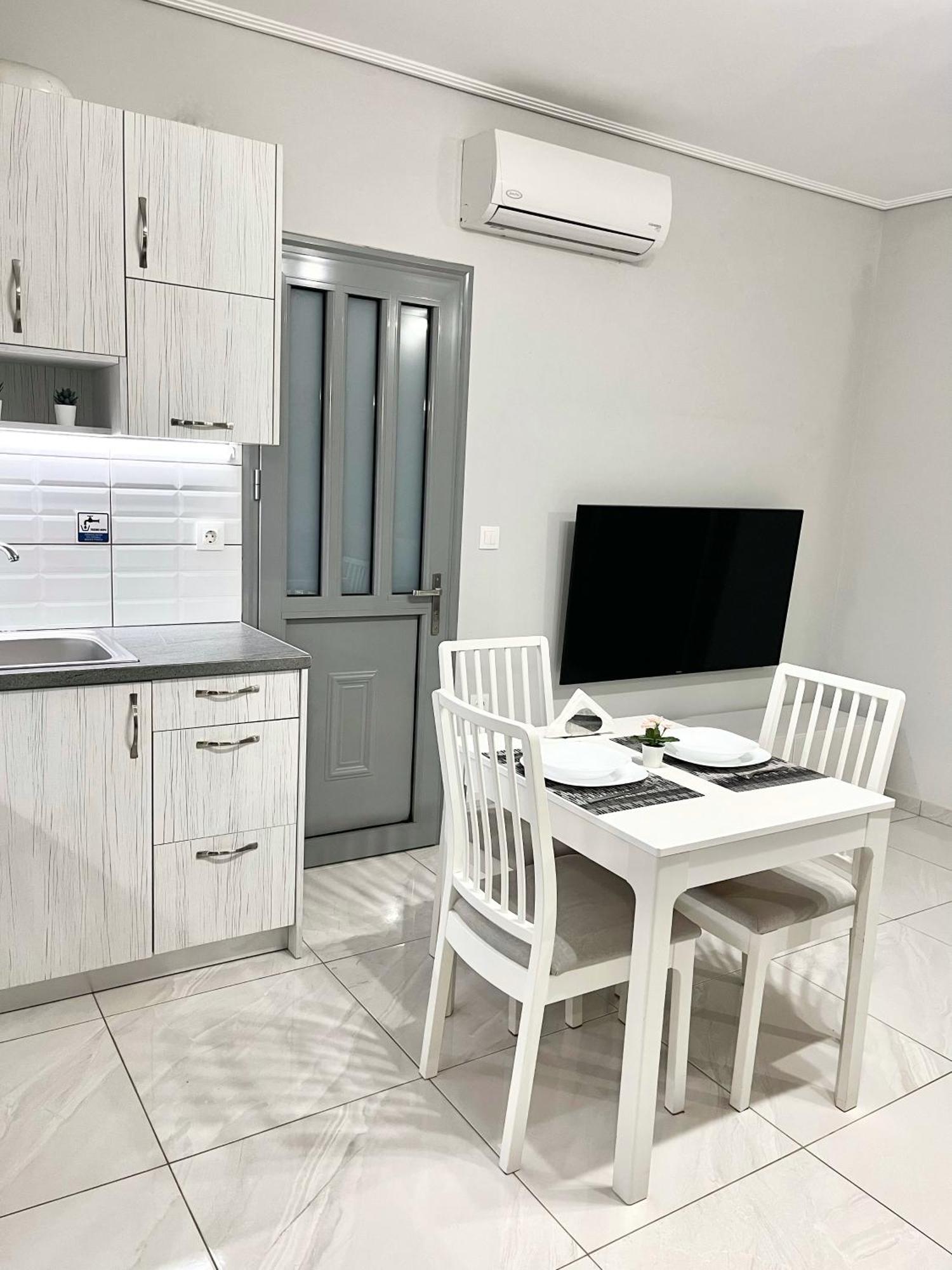 Blueline Apartment 3 Лоутраки Экстерьер фото